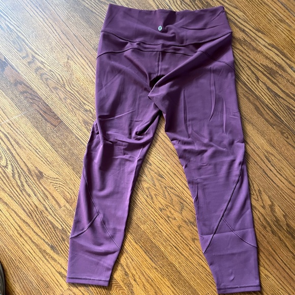 Lululemon Women’s maroon training legging - Picture 4 of 4